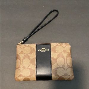 COACH Wristlet in Excellent Condition NWOT